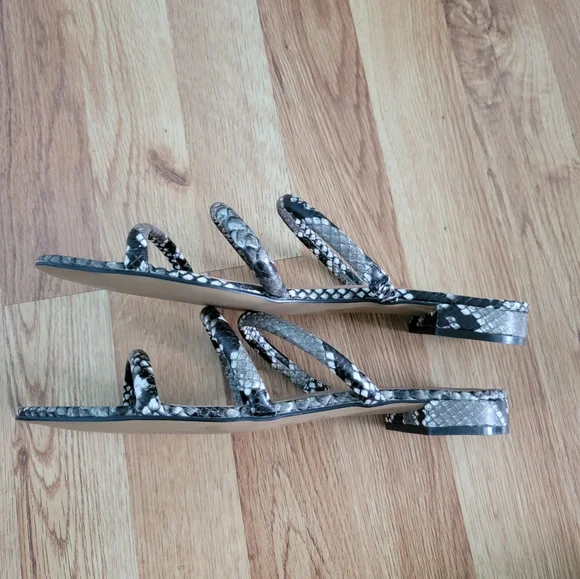 ‼️SOLD‼️Snake Print sandals - Picture 4 of 5